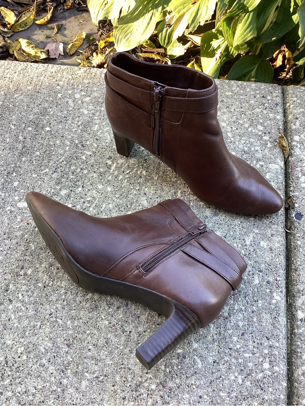 Lauren Ralph Lauren NARA Brown Leather Heeled Ankle Booties 7.5 Soft Classic